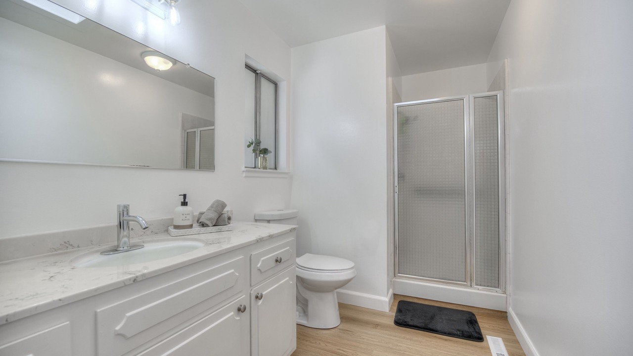 Photo of Bathroom in Raisin
