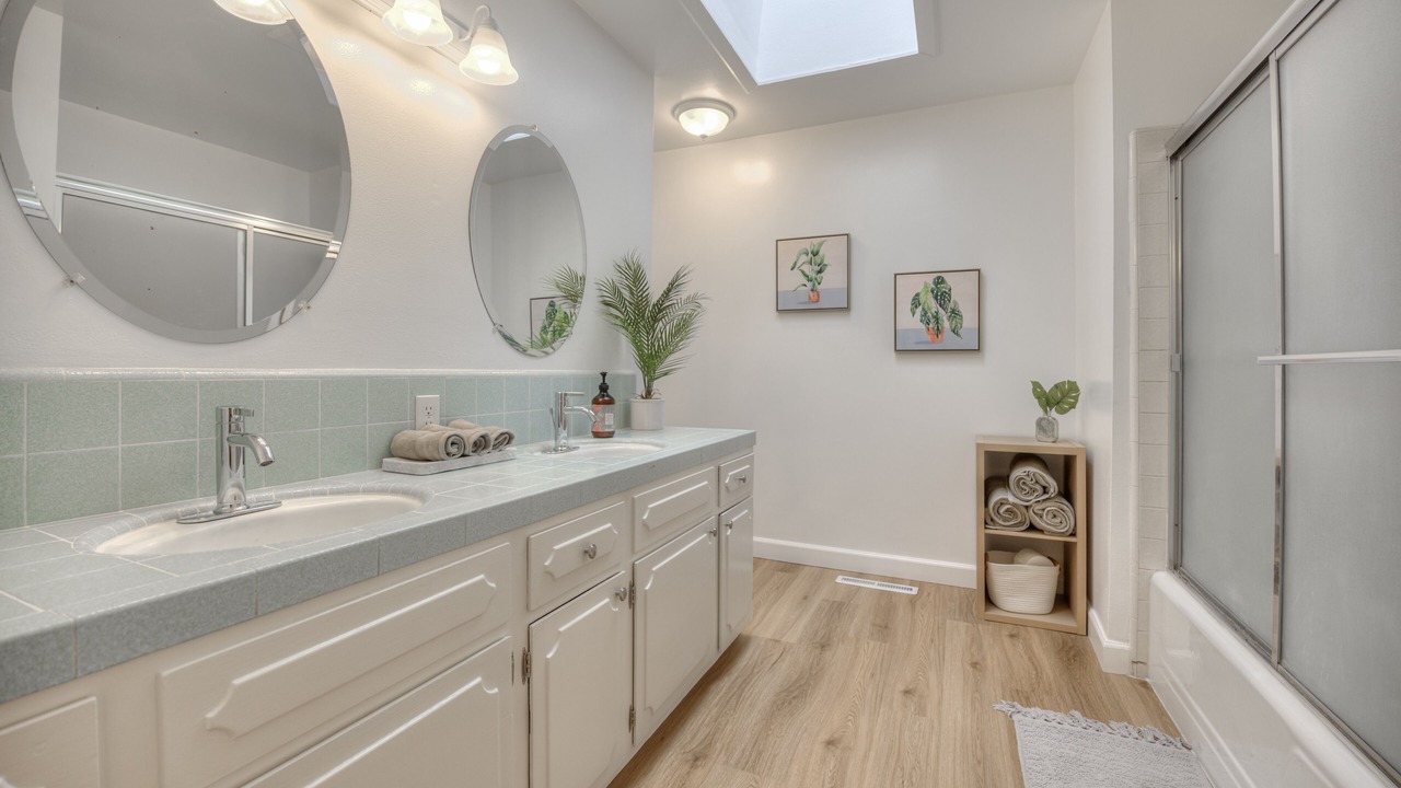 Photo of Bathroom in Raisin