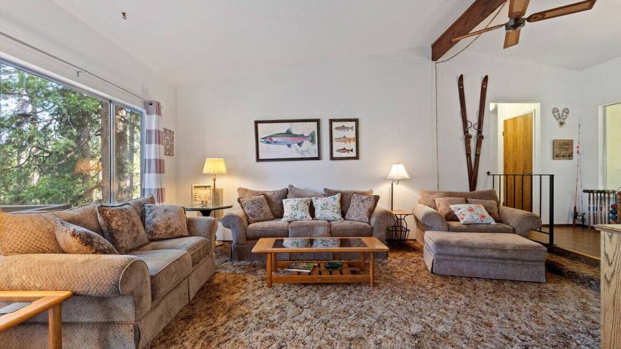 Photo of Livingroom in Twain Harte