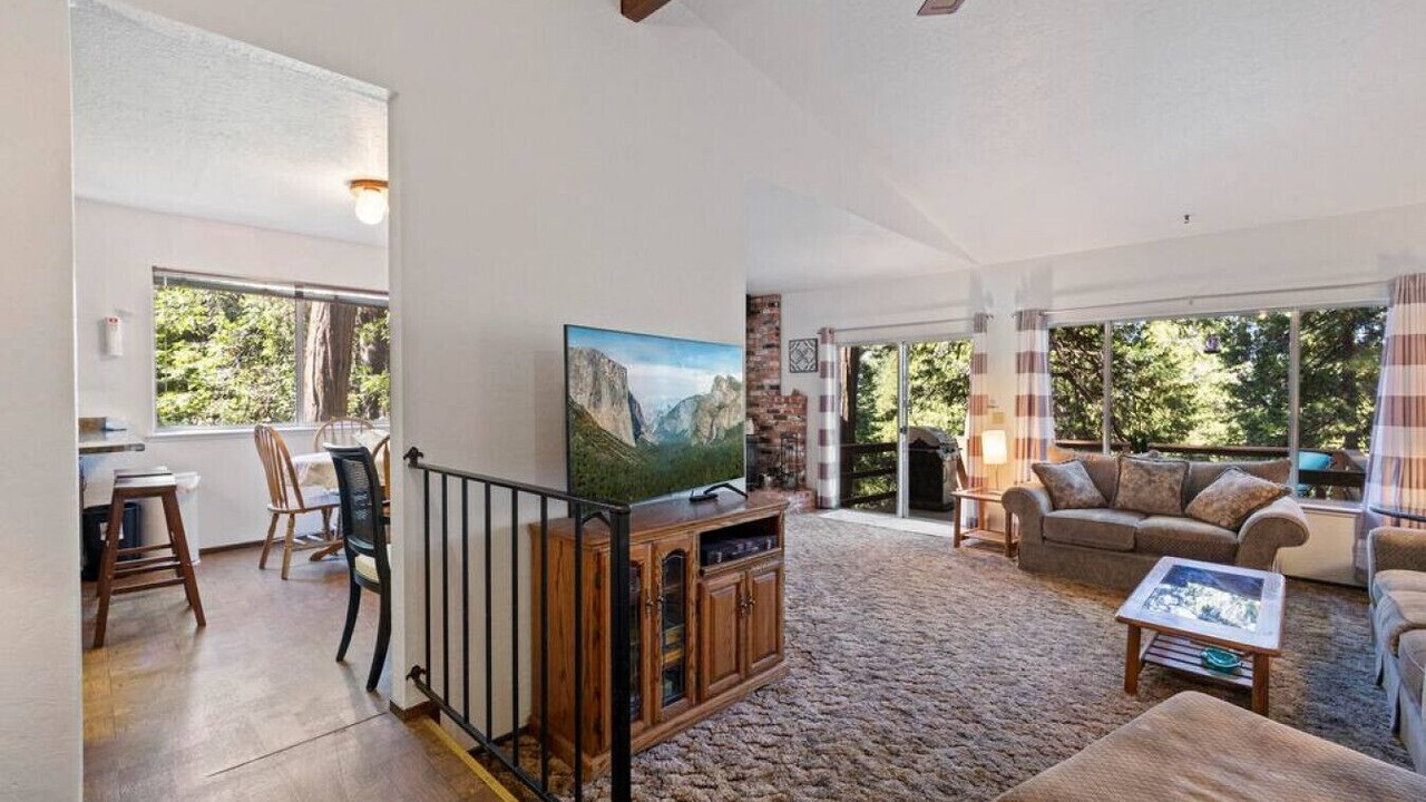 Photo of Livingroom in Twain Harte
