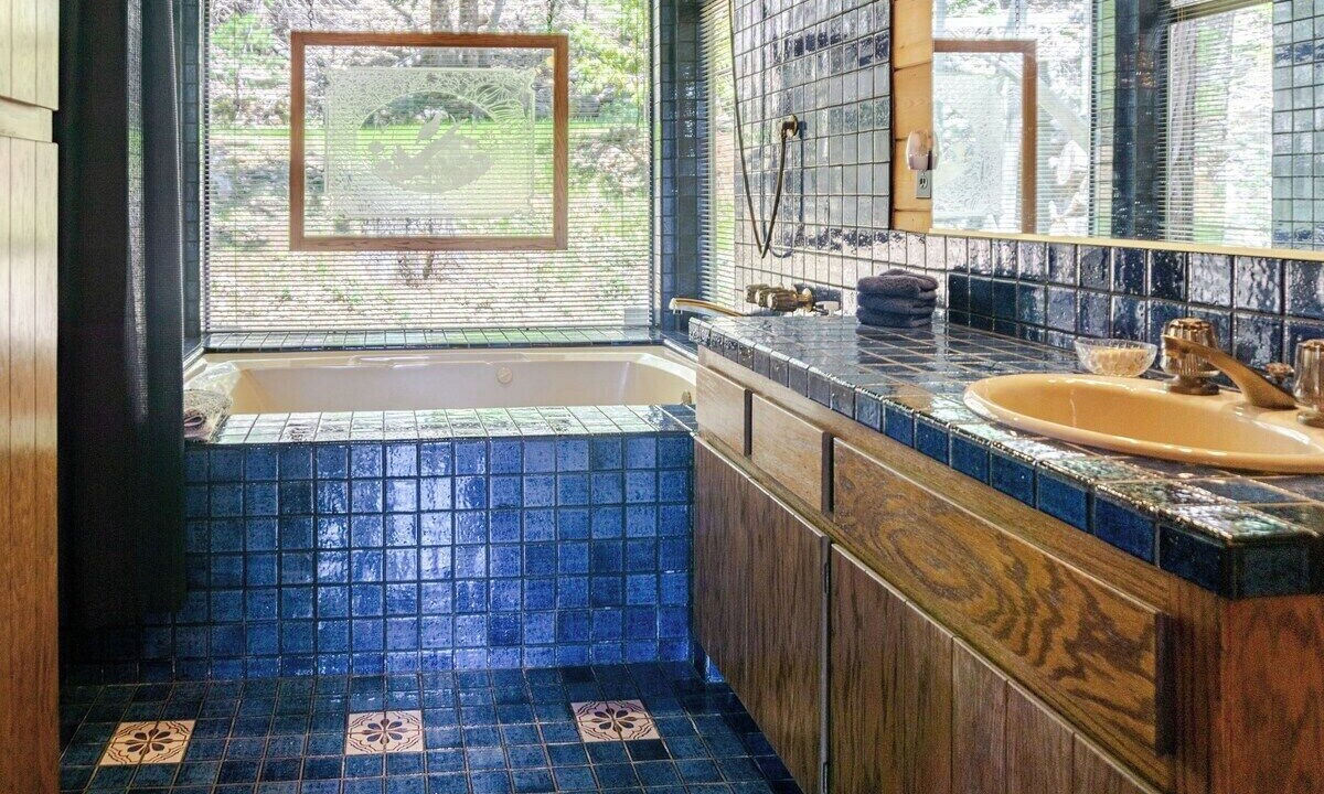 Photo of Bathroom in Mi-Wuk Village