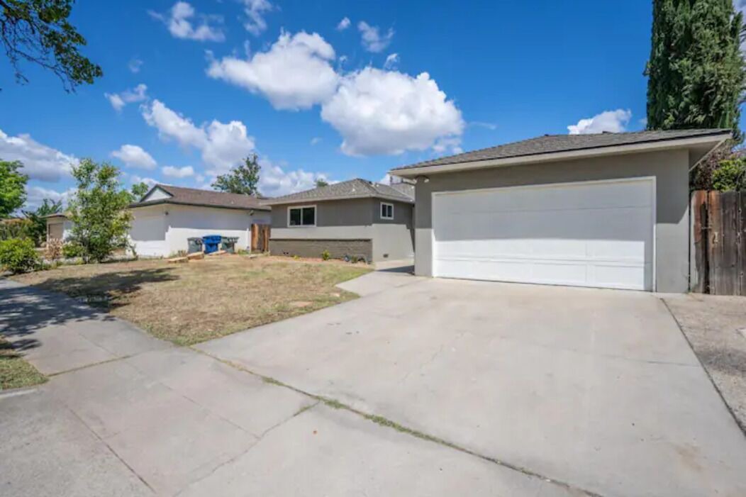 Photo of Outdoor in Raisin