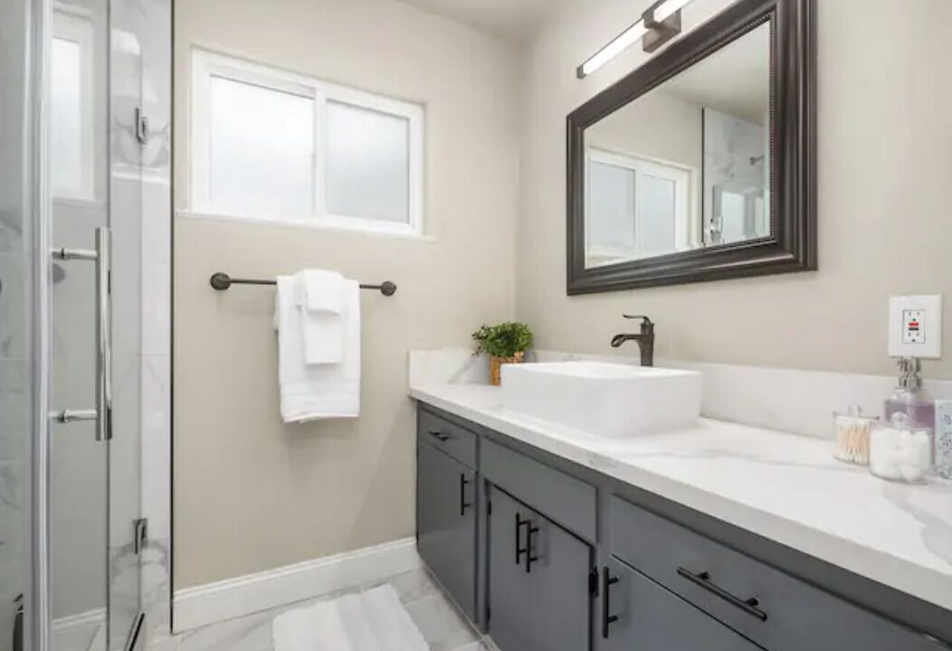 Photo of Bathroom in Raisin