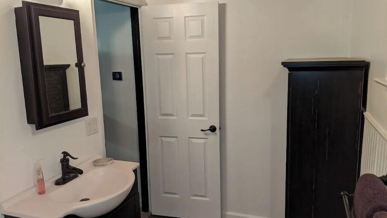 Photo of Bathroom in Groveland