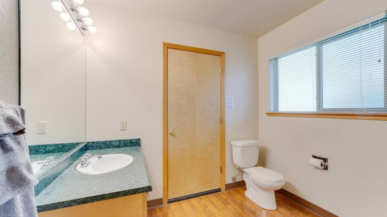 Photo of Bathroom in Strawberry