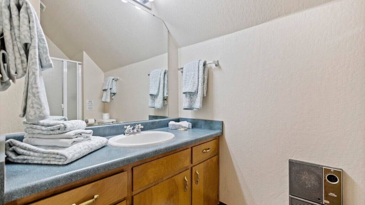 Photo of Bathroom in Strawberry