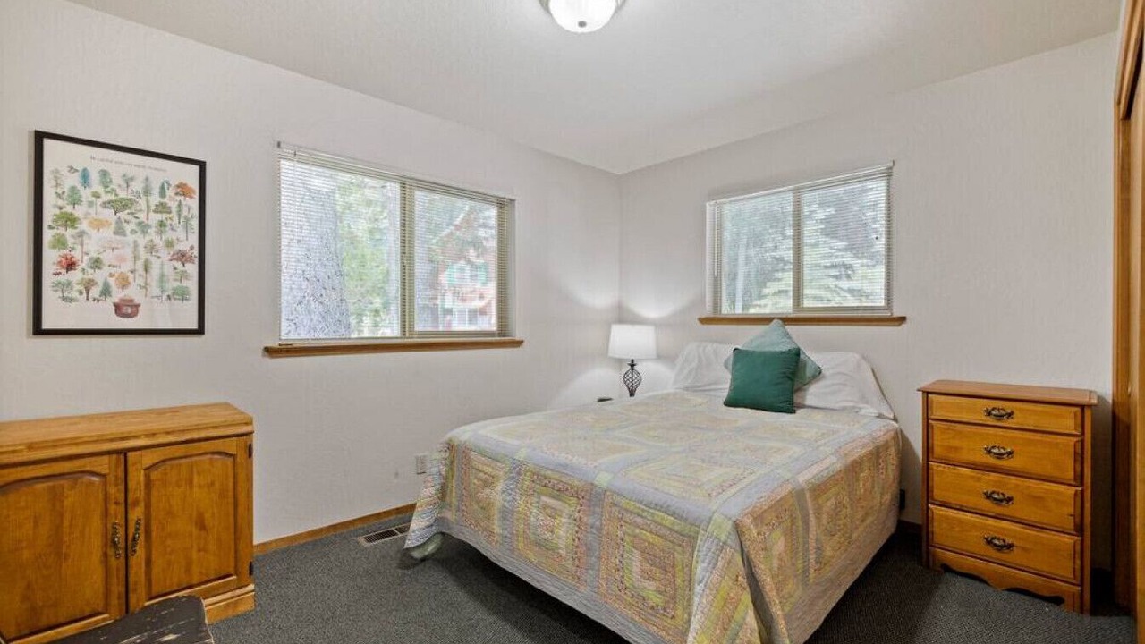 Photo of Bedroom in Strawberry
