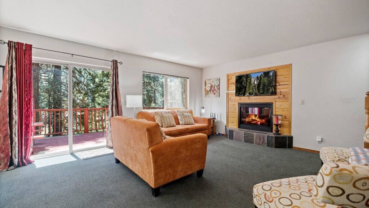 Photo of Livingroom in Strawberry
