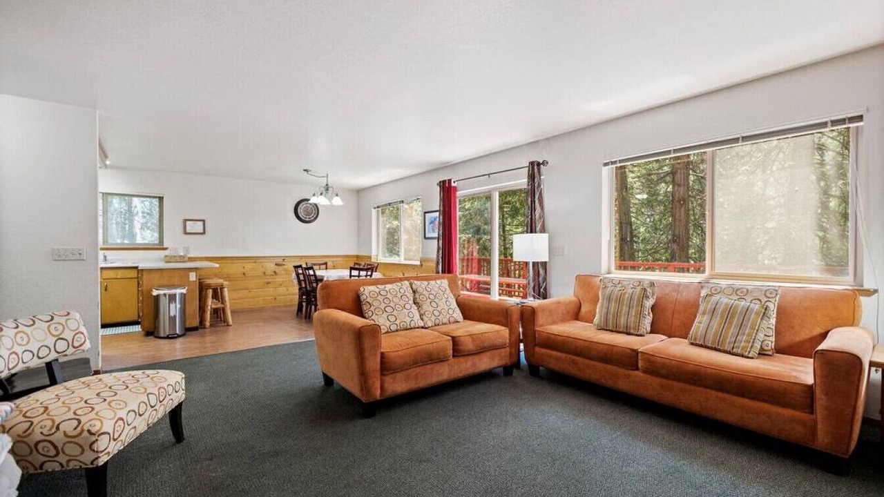 Photo of Livingroom in Strawberry