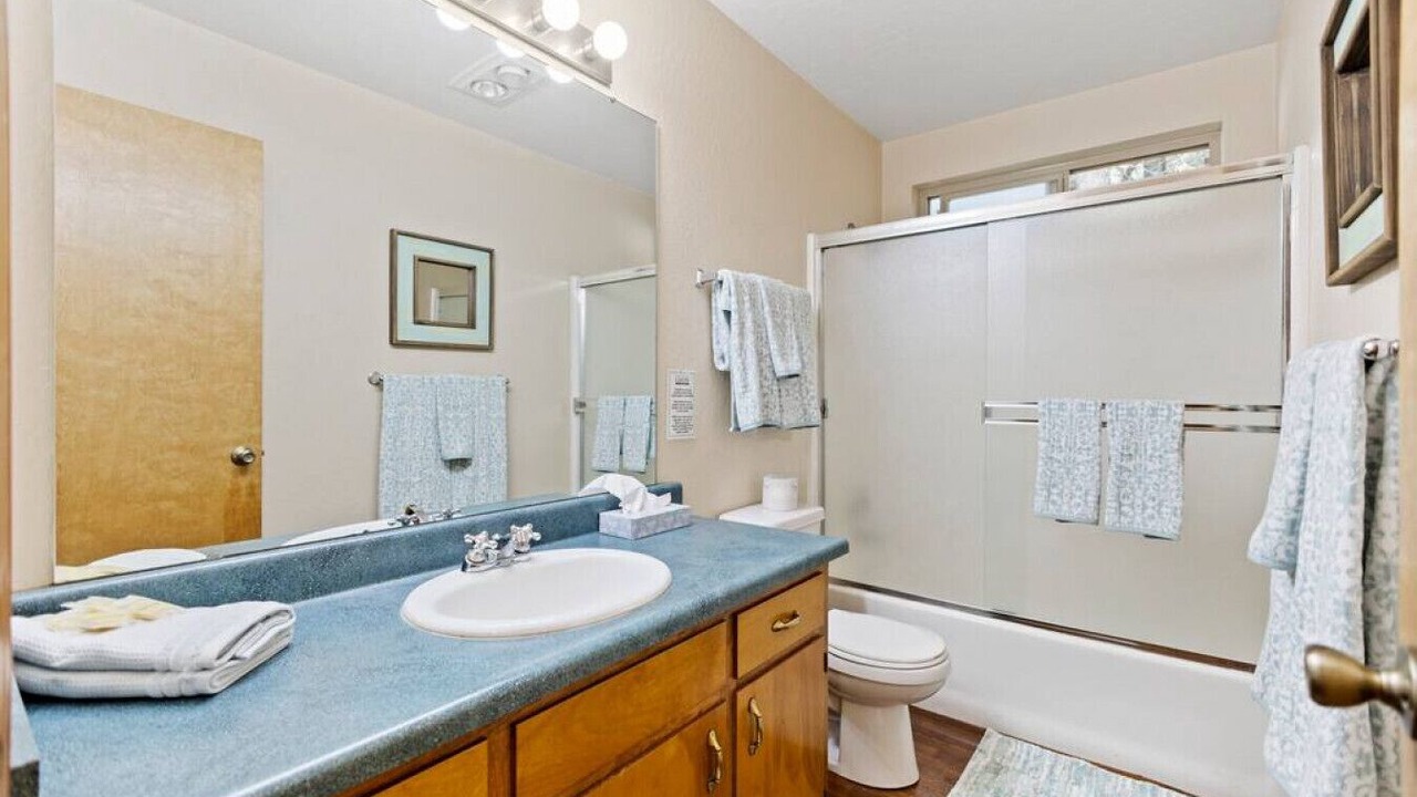 Photo of Bathroom in Strawberry