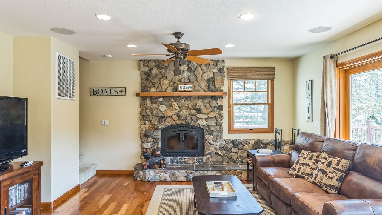 Photo of Bedroom in Groveland