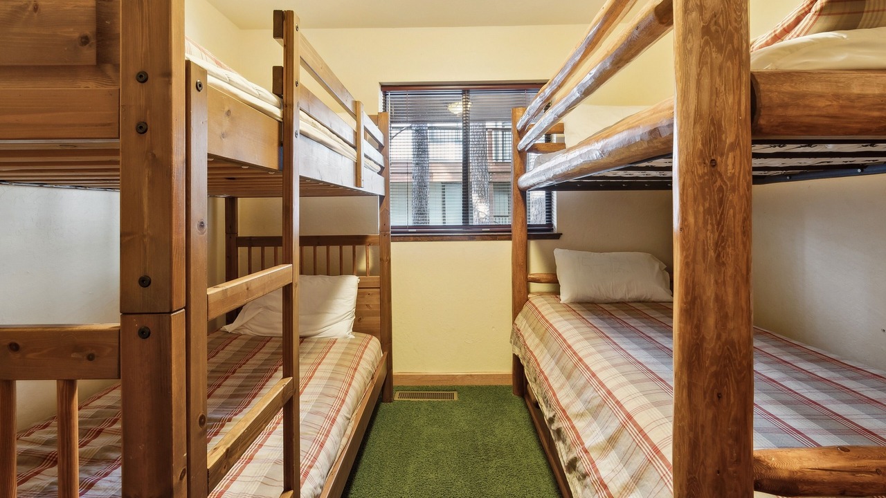Photo of Bedroom in Groveland