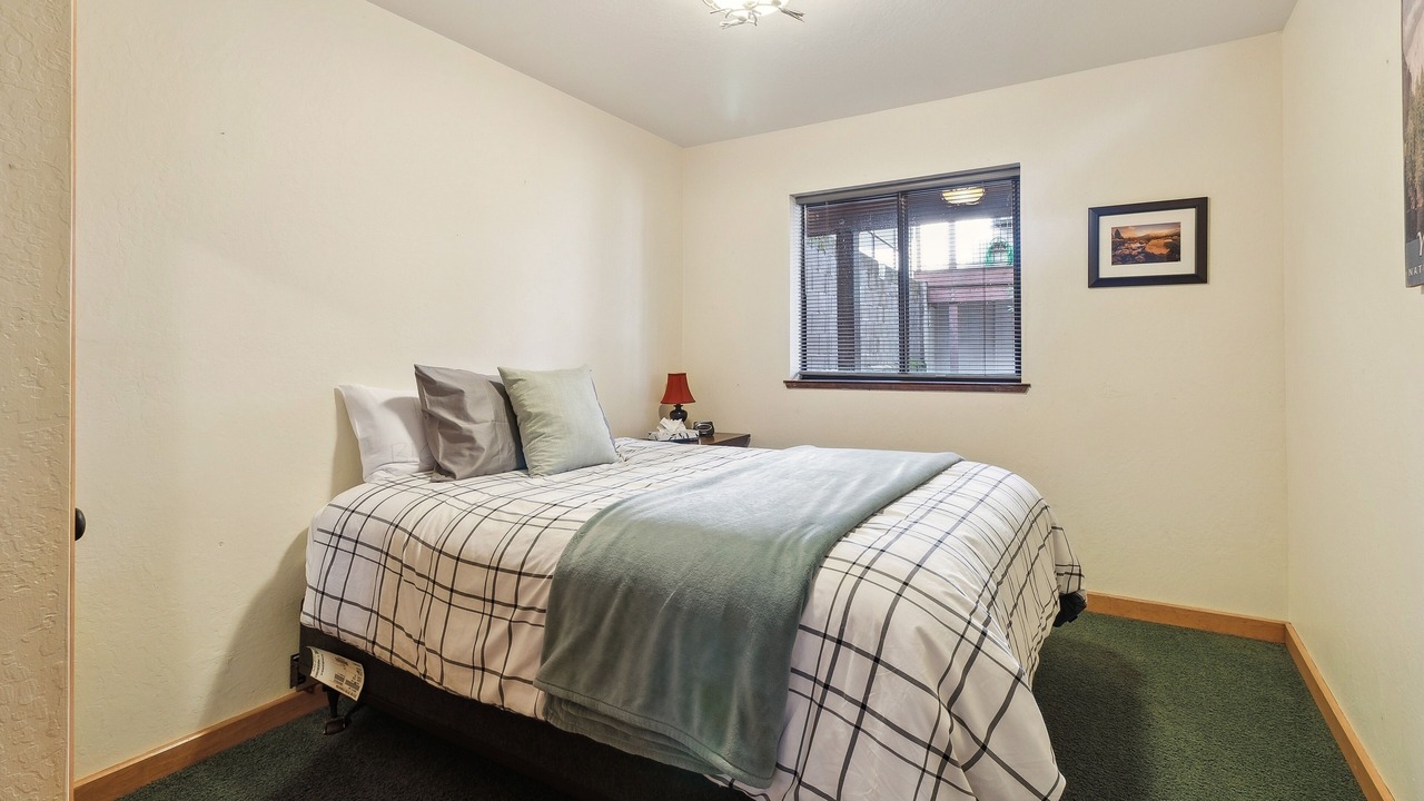 Photo of Bedroom in Groveland