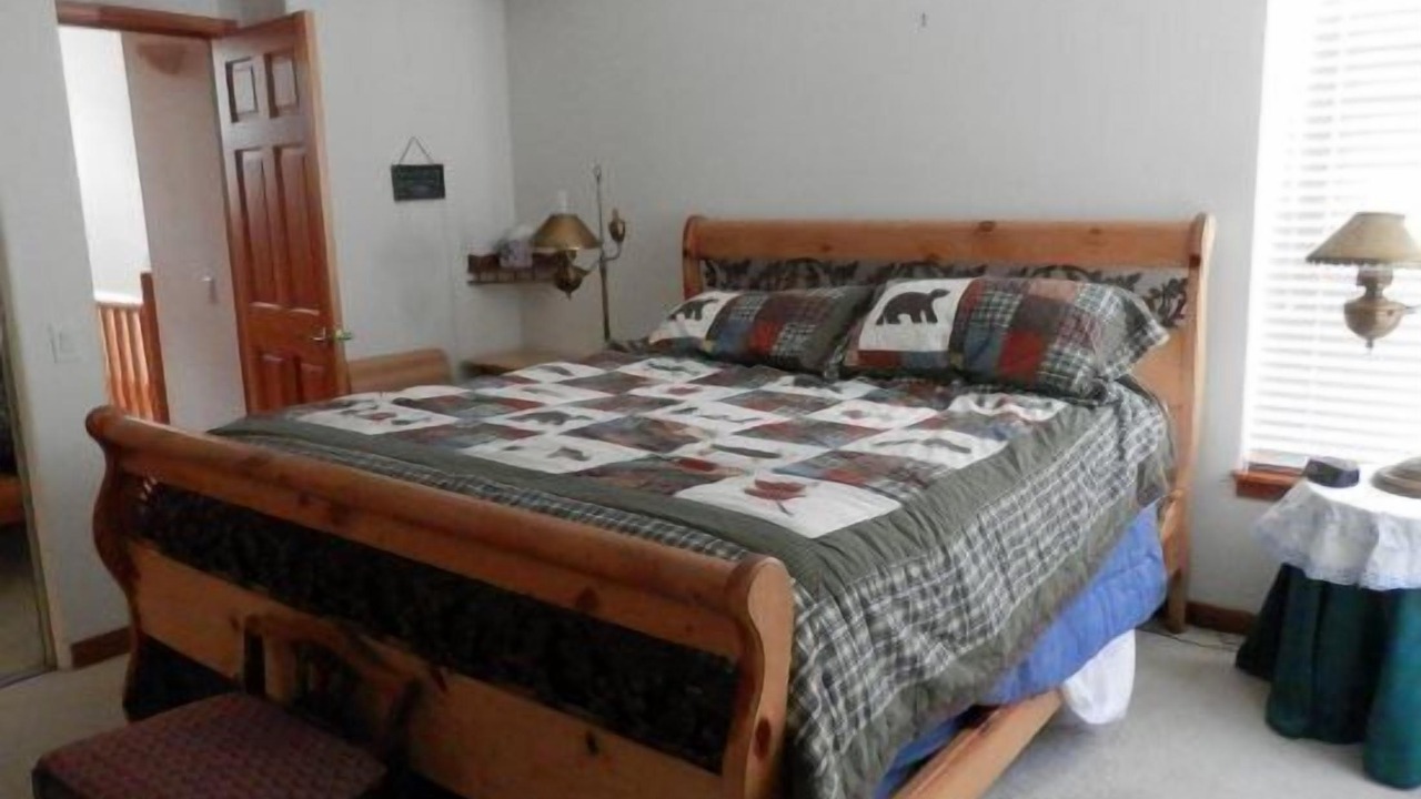 Photo of Bedroom in June Lake