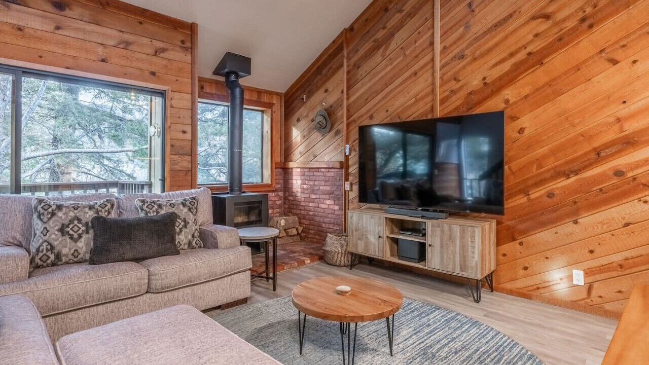Photo of Livingroom in June Lake