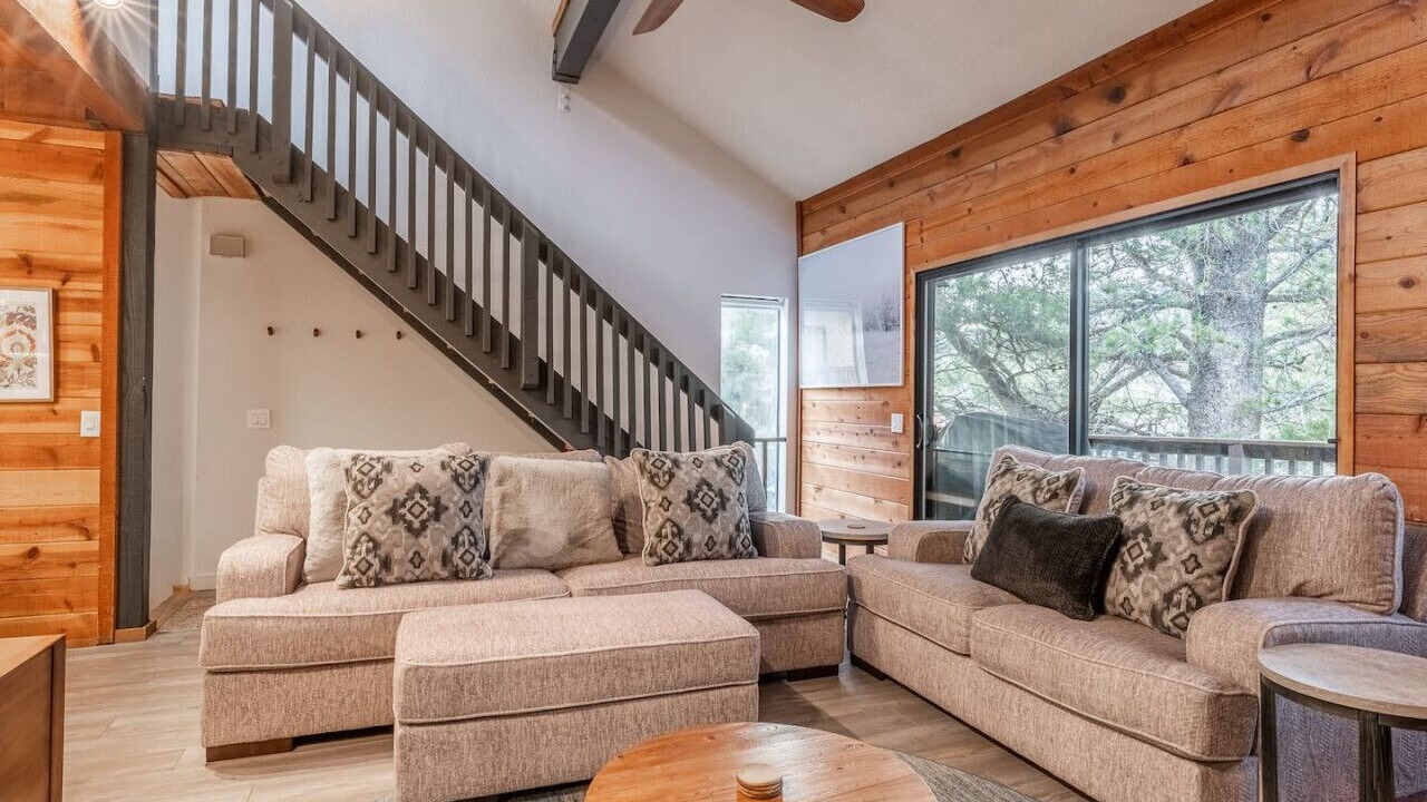 Photo of Livingroom in June Lake
