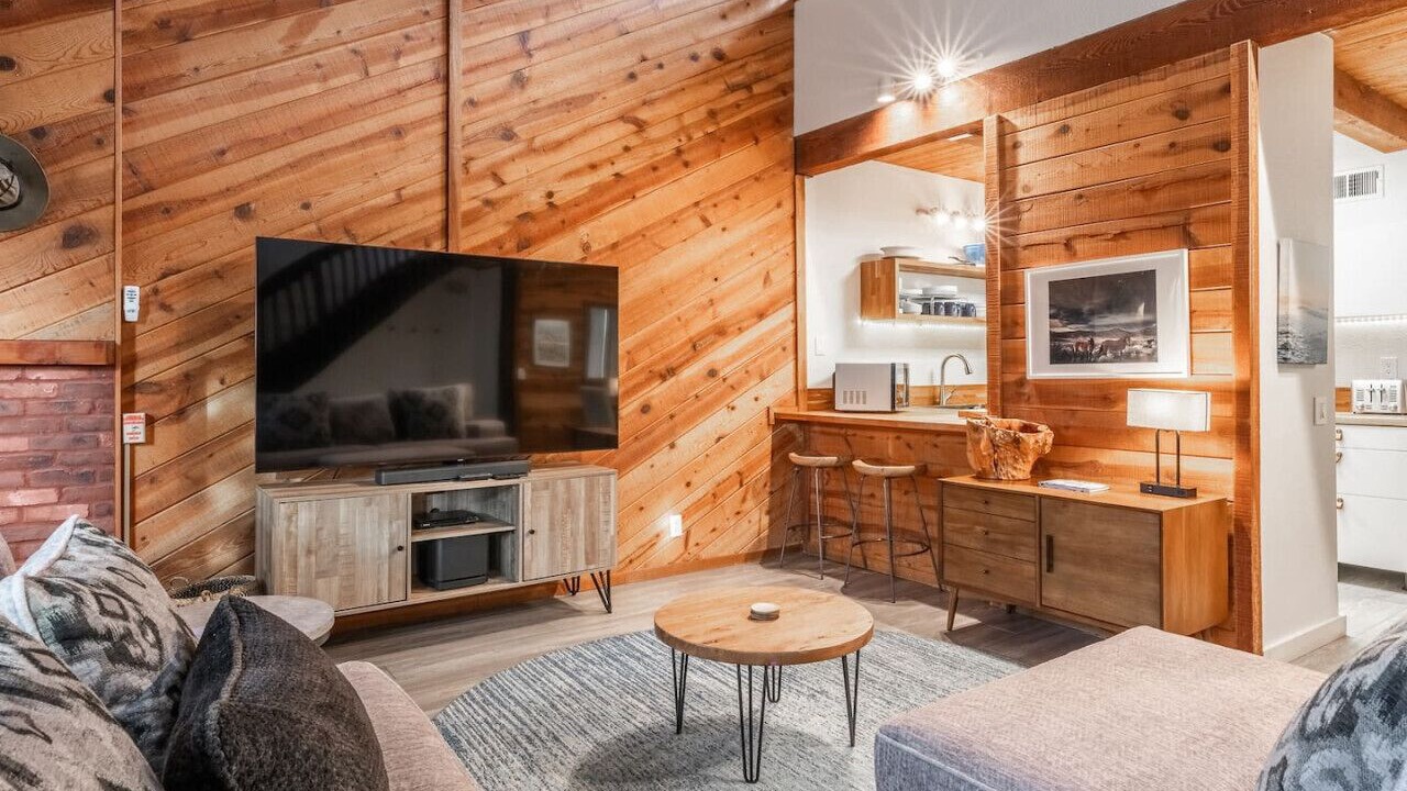 Photo of Livingroom in June Lake