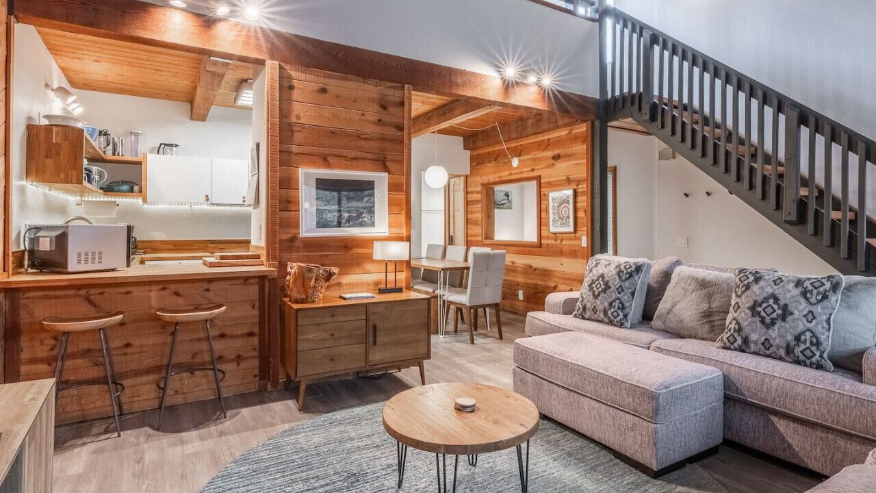 Photo of Livingroom in June Lake