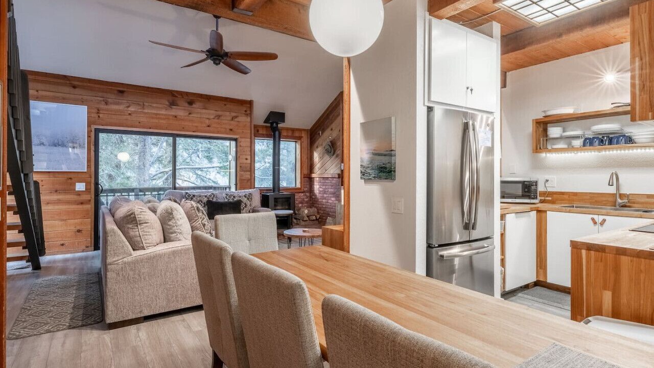 Photo of Livingroom in June Lake