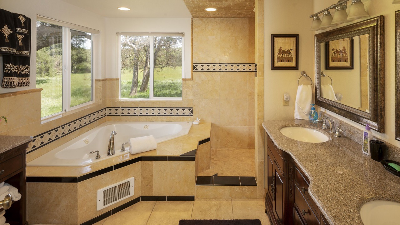 Photo of Bathroom in Salinas