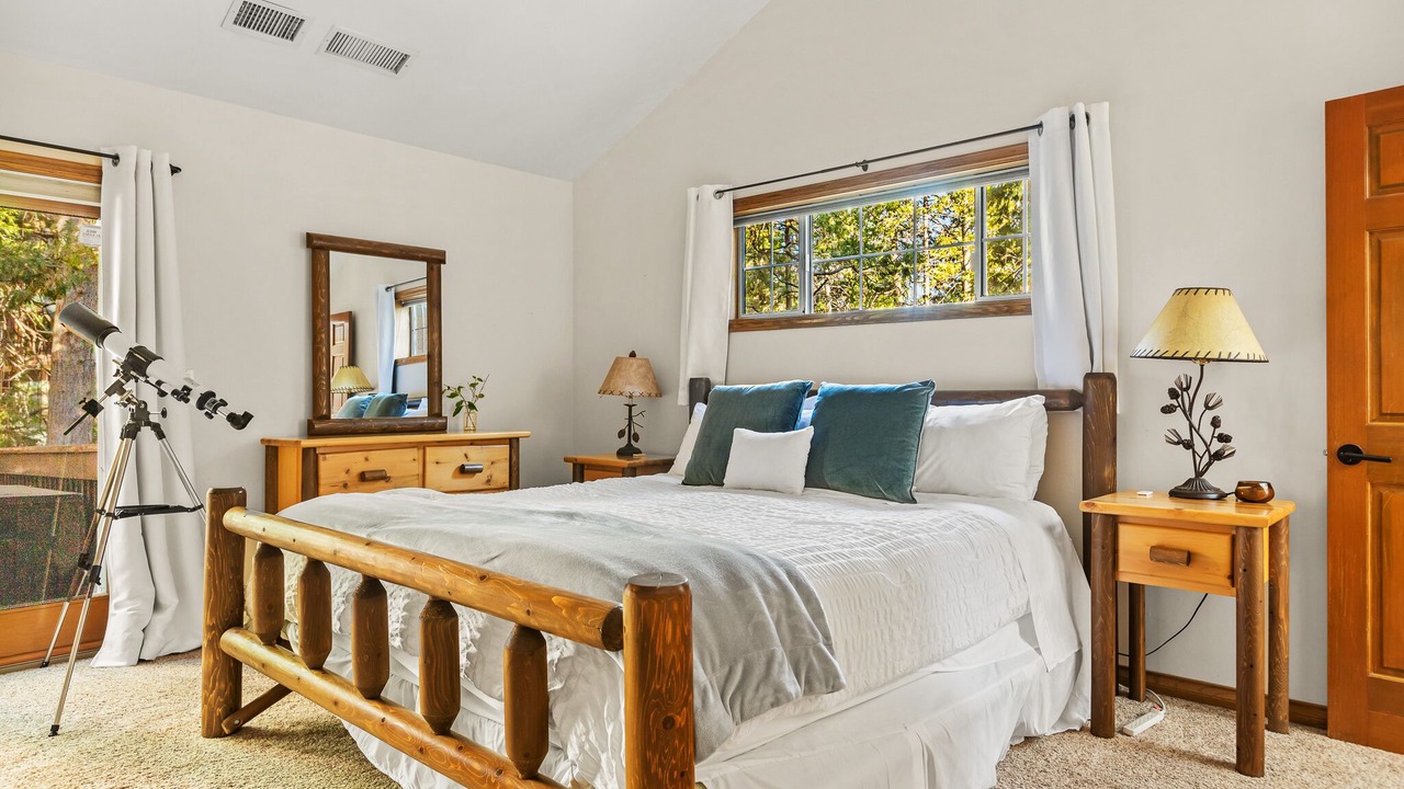 Photo of Bedroom in Lake Arrowhead