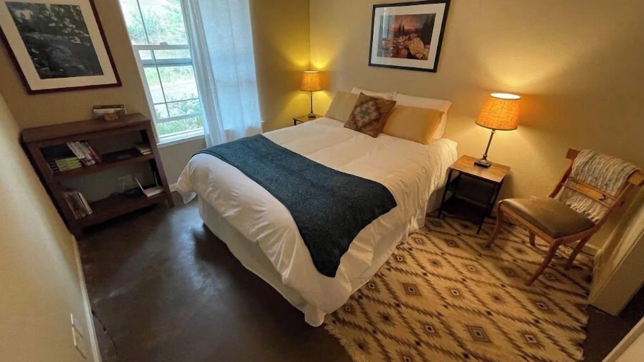Photo of Bedroom in Groveland