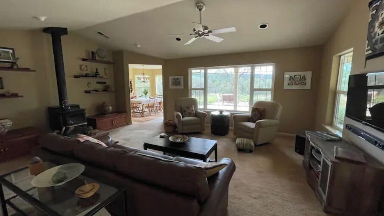Photo of Livingroom in Groveland