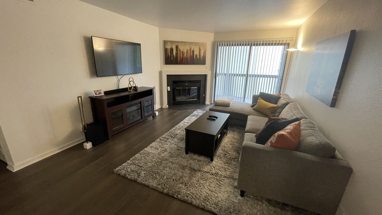 Photo of Livingroom in Upper B Street