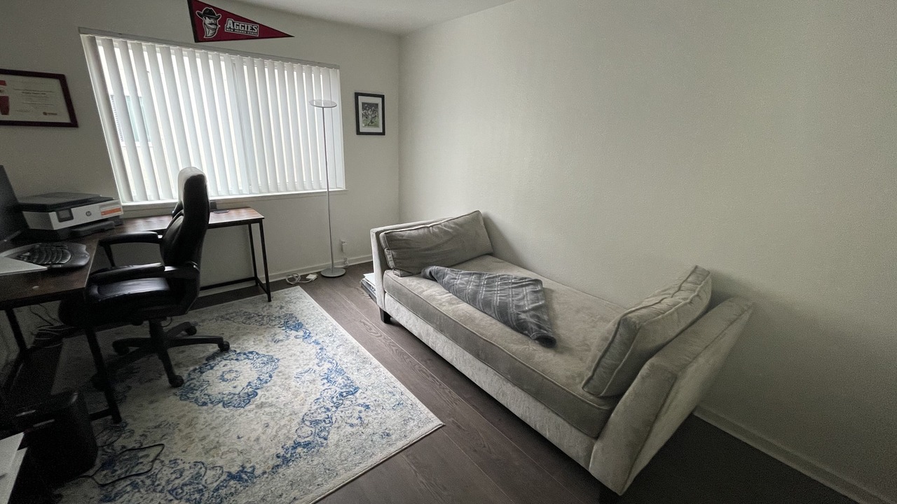 Photo of Livingroom in Upper B Street