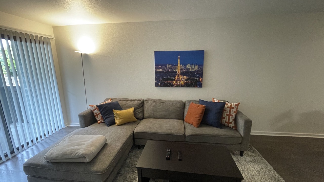 Photo of Livingroom in Upper B Street