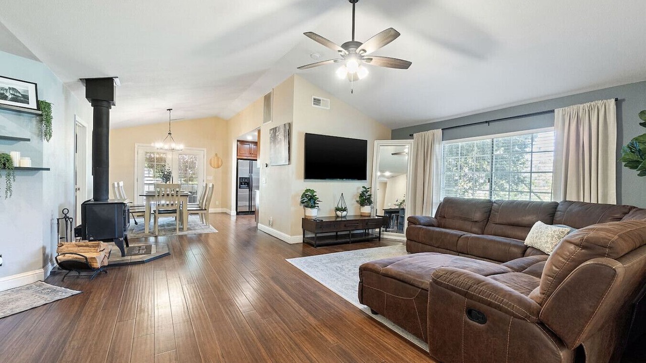 Photo of Livingroom in Oakhurst