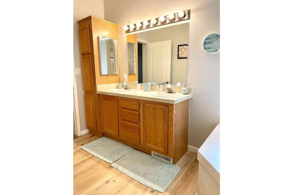 Photo of Bathroom in Groveland