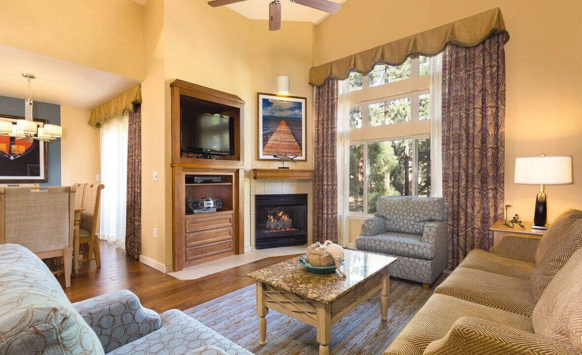 Photo of Livingroom in Round Hill Village