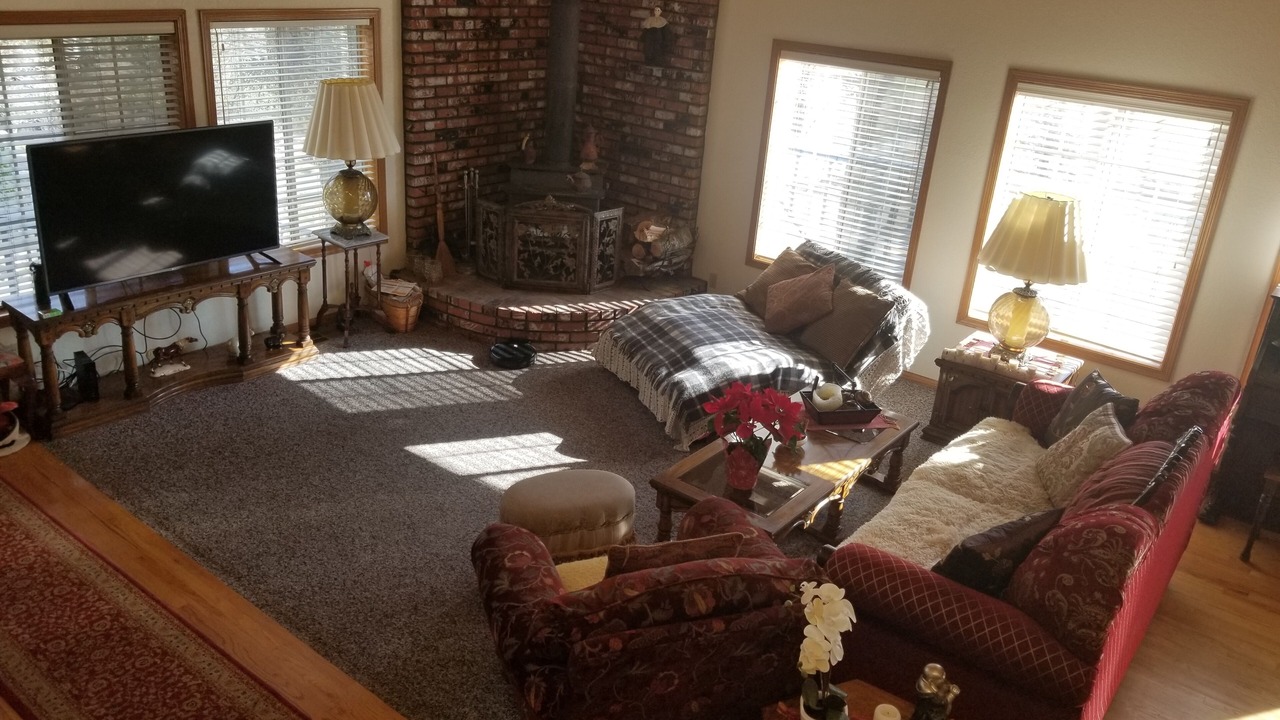 Photo of Livingroom in Oakhurst