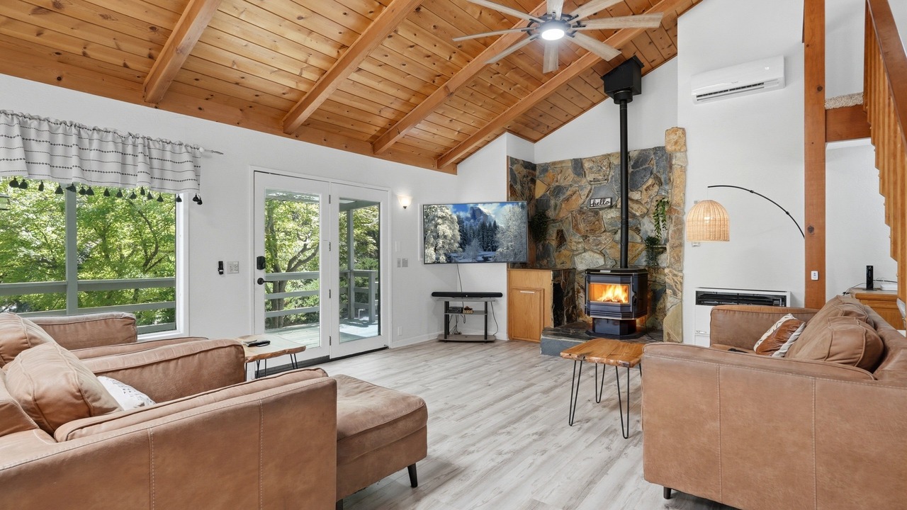 Photo of Livingroom in Oakhurst