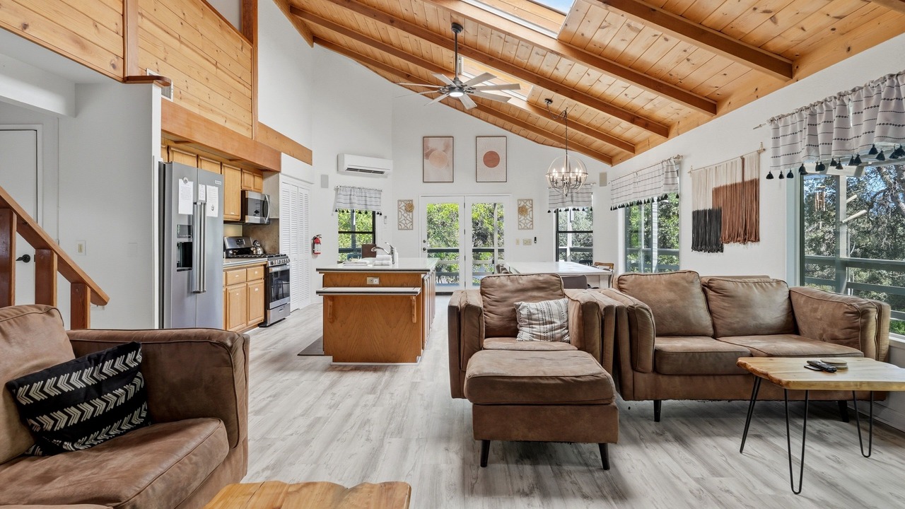 Photo of Livingroom in Oakhurst