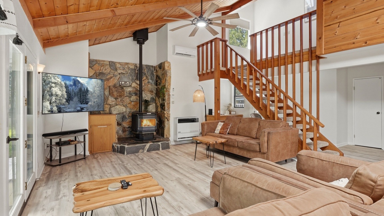Photo of Livingroom in Oakhurst