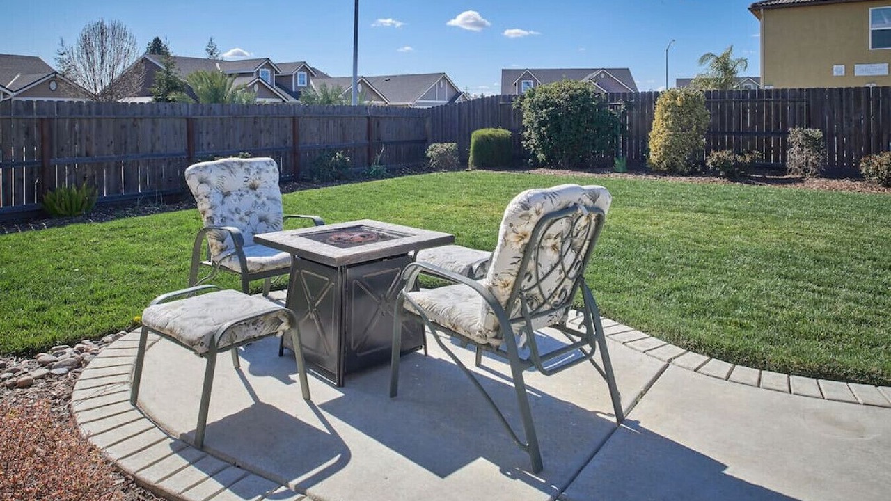 Photo of Outdoor in Raisin