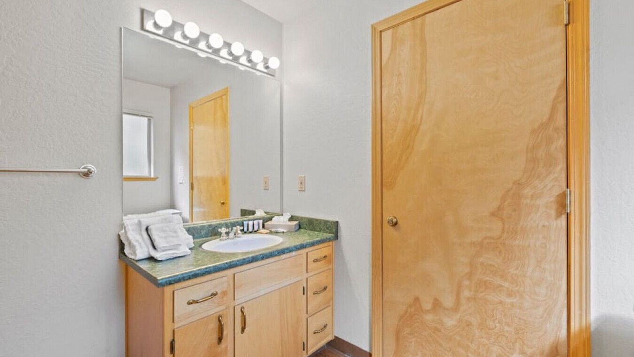 Photo of Bathroom in Strawberry