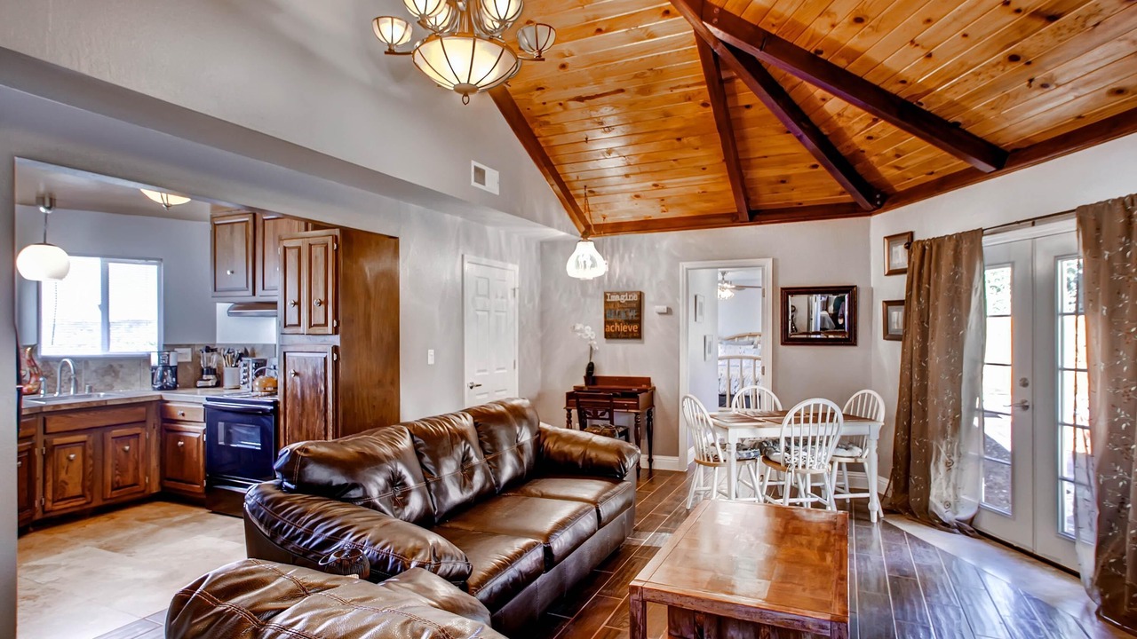 Photo of Livingroom in Yosemite Forks