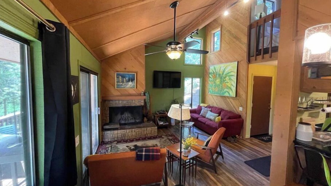 Photo of Livingroom in Shaver Lake