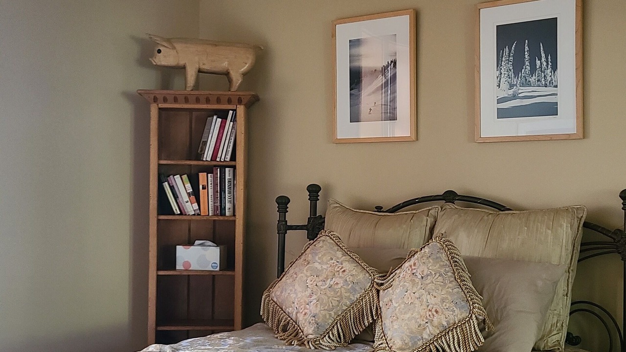 Photo of Bedroom in Crowley Lake