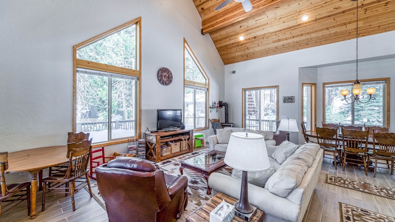 Photo of Livingroom in Sierra Cedars