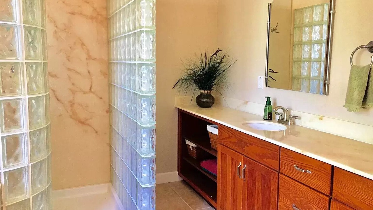 Photo of Bathroom in Groveland