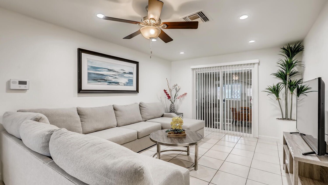 Photo of Livingroom in Sunrise Manor