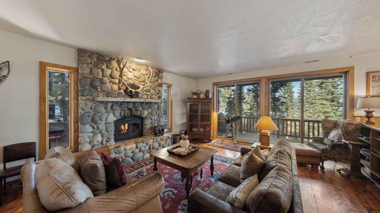 Photo of Livingroom in Tahoma