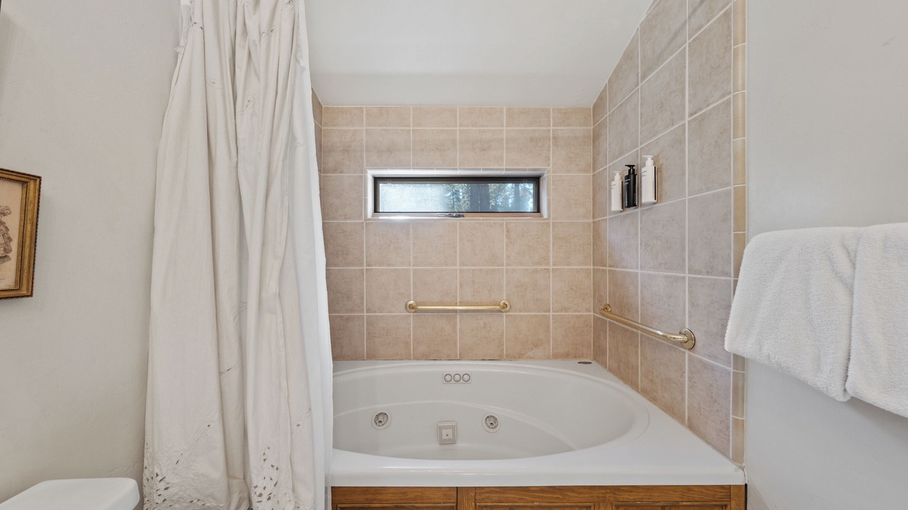 Photo of Bathroom in Tahoma