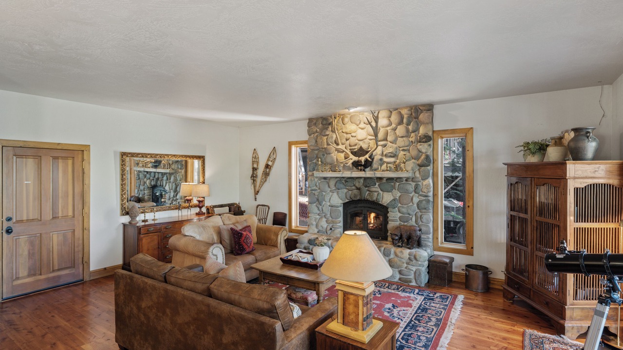 Photo of Livingroom in Tahoma