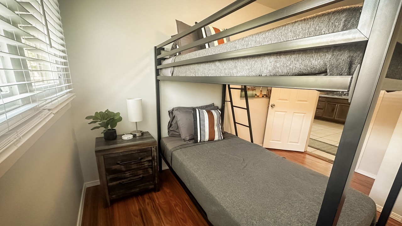 Photo of Bedroom in Oleander - Sunset