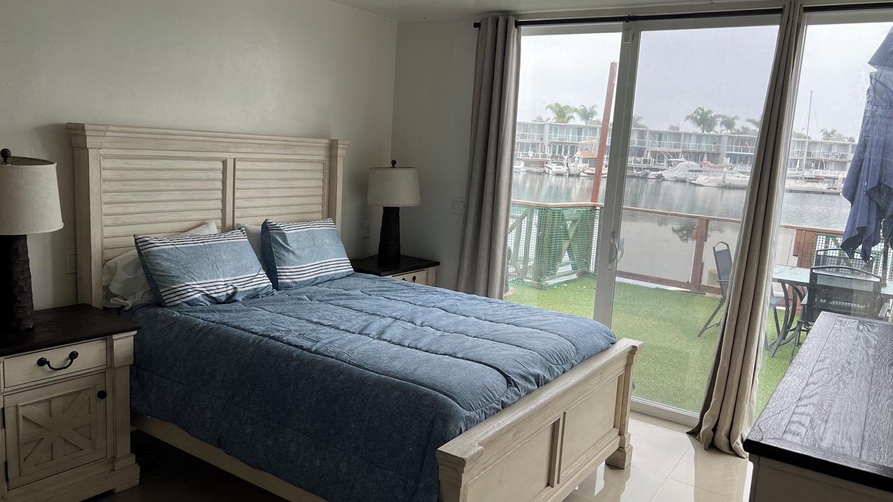 Photo of Bedroom in Huntington Harbour